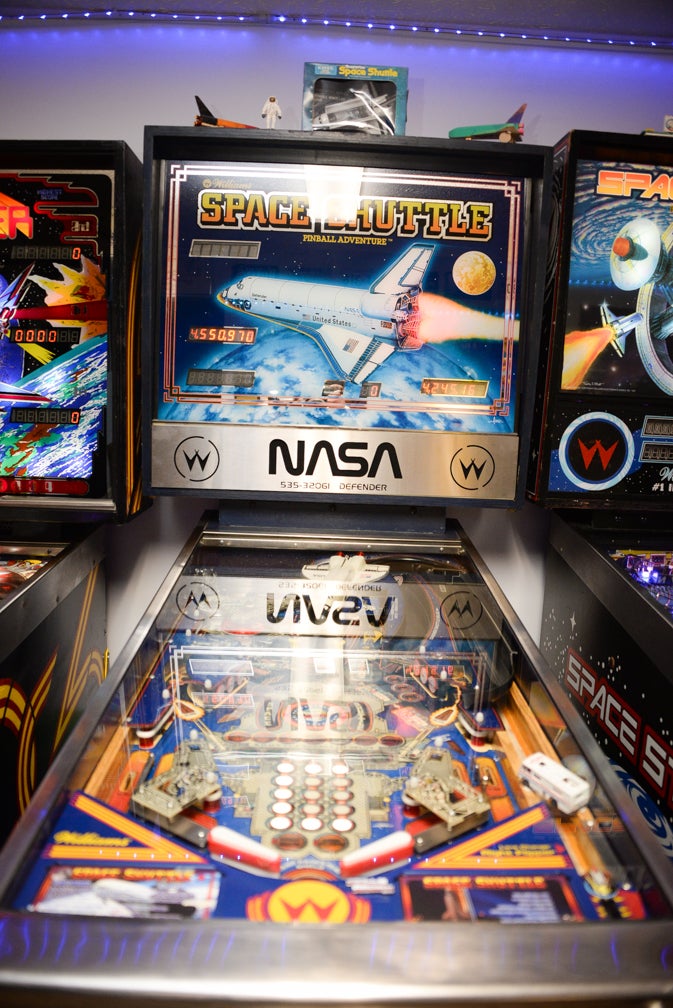 Space Shuttle Pinball Machine 04.jpg