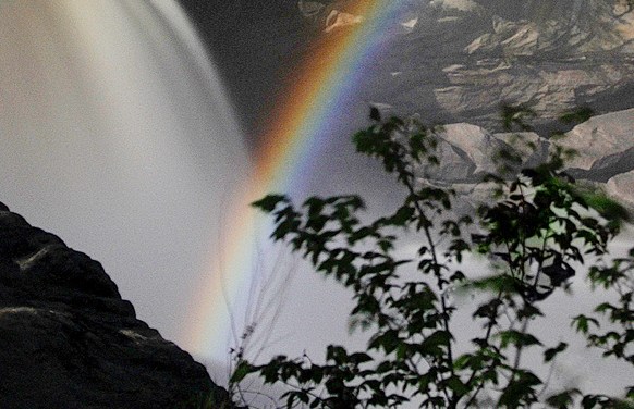 The moon, the mist and look at this!: A Frankfort photographers advice on Cumberland Falls moonbow photography