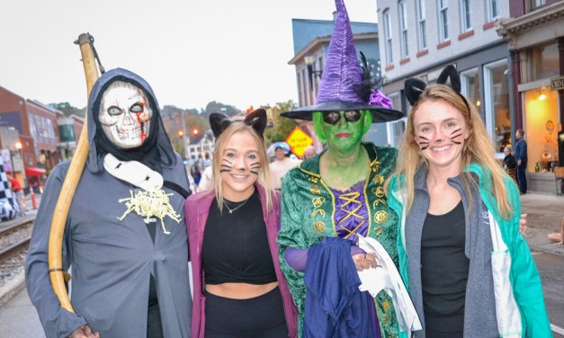 Snapped: Black Cat Chase — Oct. 25, 2019