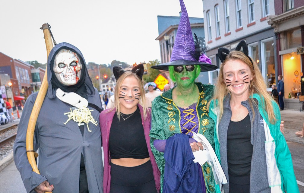 Snapped: Black Cat Chase — Oct. 25, 2019