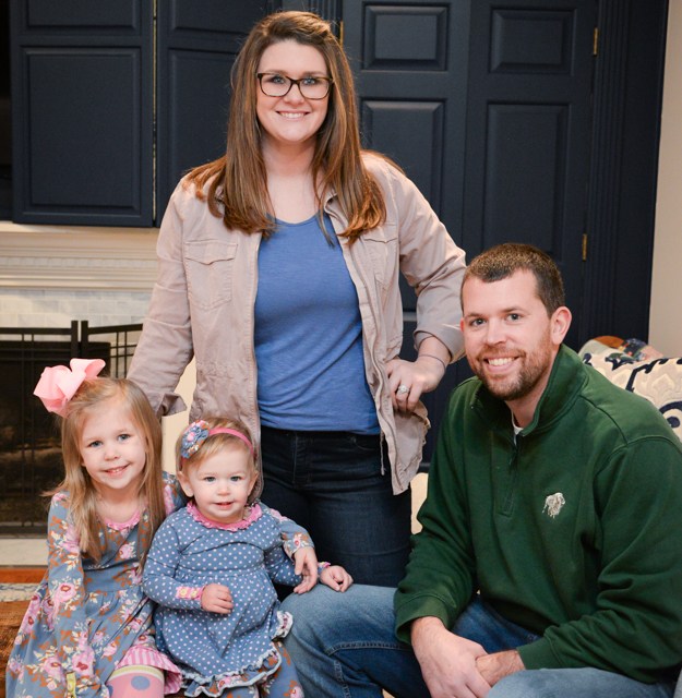 Mom helping other moms: Amy Chambers donates extra breast milk to those in need 
