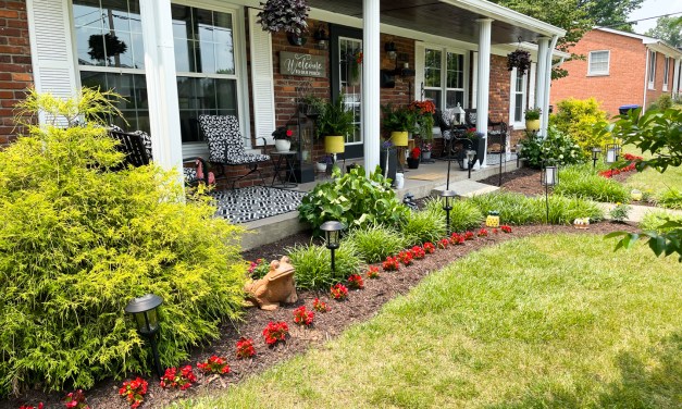 The Garden Club of Frankfort presents Beautification Awards